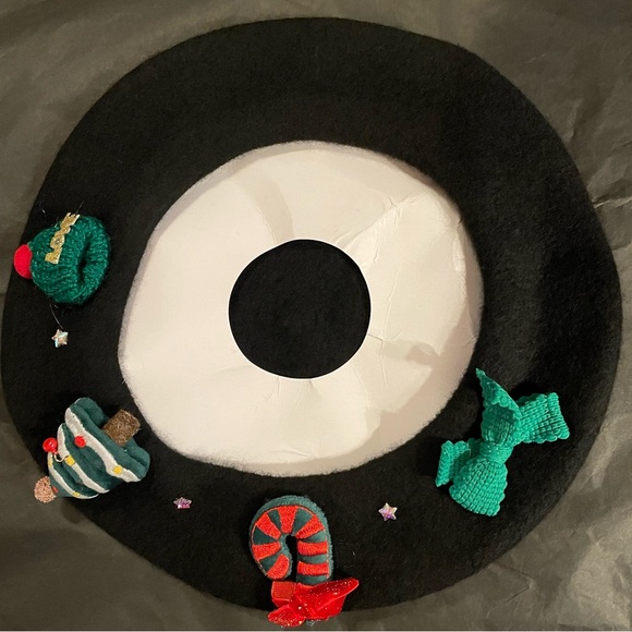 Stylish Christmas Beret - Picture 12 of 12
